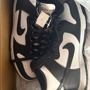 Nike Black and White Women's Sneakers